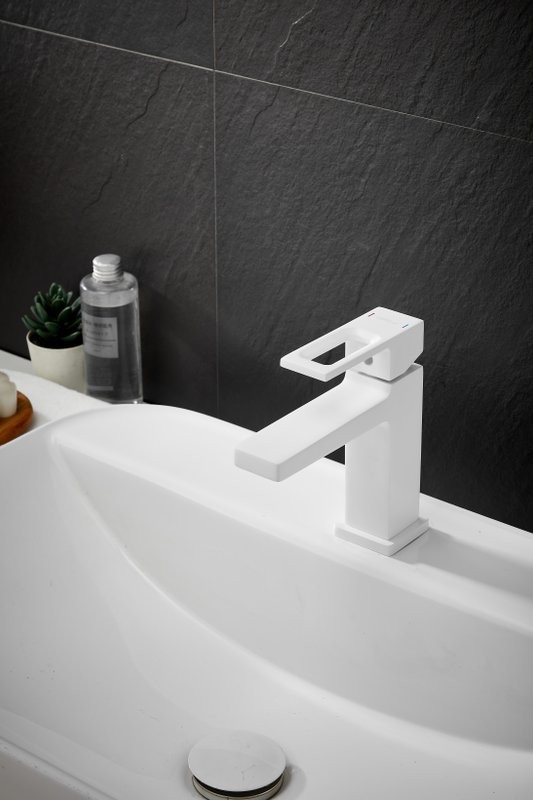 Смеситель для раковины BELZ B658 B10658-8 белый