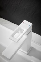 Смеситель для раковины BELZ B658 B10658-8 белый