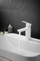 Смеситель для раковины BELZ B658 B10658-8 белый Смеситель для раковины BELZ B658 B10658-8 белый