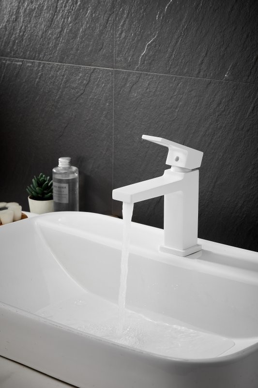 Смеситель для раковины BELZ B658 B10658-8 белый