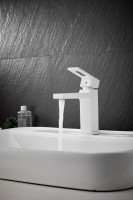 Смеситель для раковины BELZ B658 B10658-8 белый