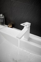 Смеситель для раковины BELZ B658 B10658-8 белый