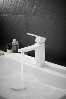 Смеситель для раковины BELZ B658 B10658-8 белый