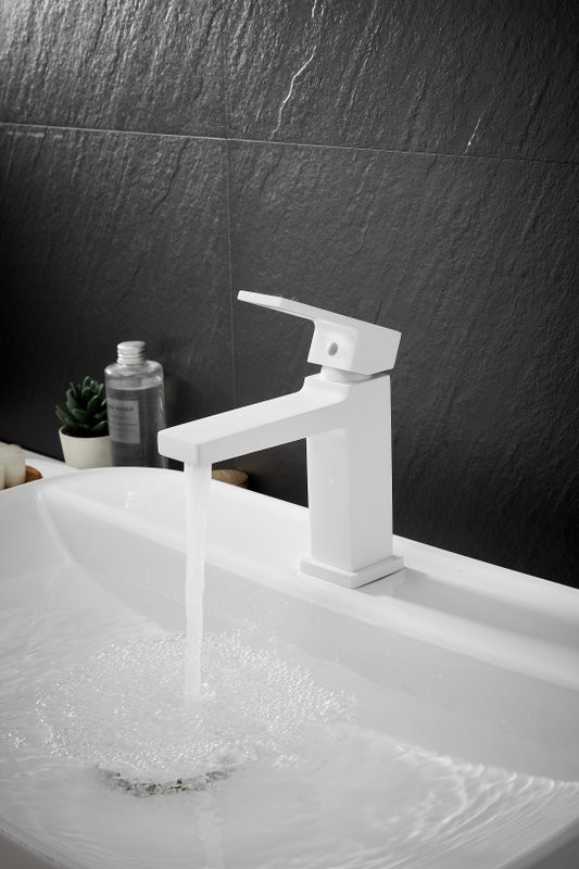 Смеситель для раковины BELZ B658 B10658-8 белый