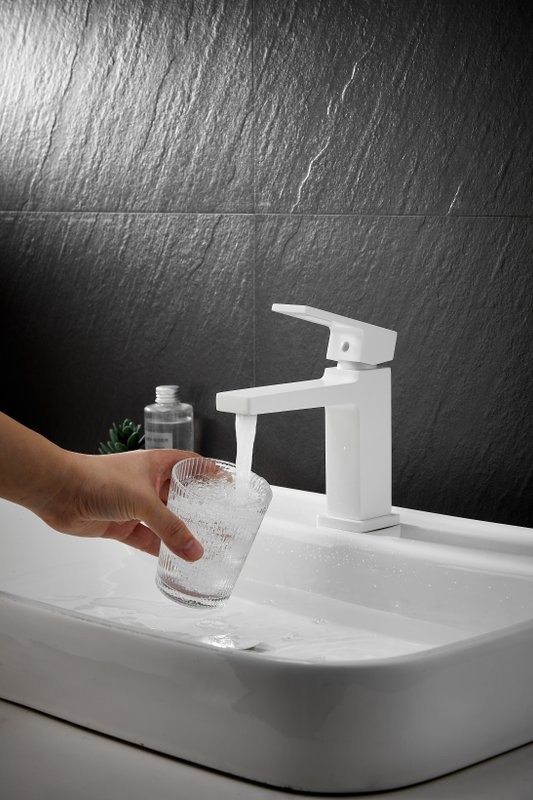 Смеситель для раковины BELZ B658 B10658-8 белый