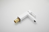 Смеситель для раковины BELZ B658 B10658-8 белый