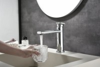 Смеситель для раковины Black&White Gravity 7107C chrome Смеситель для раковины Black&White Gravity 7107C chrome