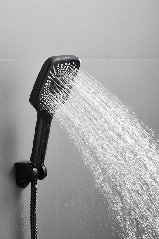 Смеситель с длинным изливом для ванны BELZ B22533-7 черный