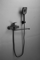 Смеситель с длинным изливом для ванны BELZ B22533-7 черный