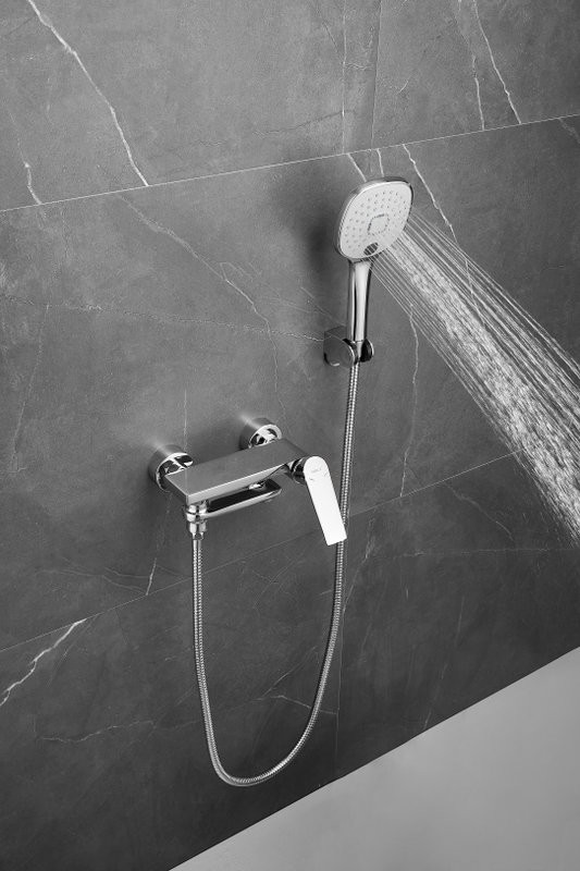 Смеситель для ванны с душем BELZ B60533 хром