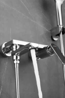 Смеситель для ванны с душем BELZ B60533 хром Смеситель для ванны с душем BELZ B60533 хром