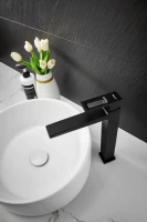 Смеситель для раковины BELZ B658 B11658-7 черный Смеситель для раковины BELZ B658 B11658-7 черный