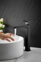 Смеситель для раковины BELZ B658 B11658-7 черный Смеситель для раковины BELZ B658 B11658-7 черный