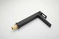Смеситель для раковины BELZ B658 B11658-7 черный Смеситель для раковины BELZ B658 B11658-7 черный