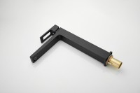 Смеситель для раковины BELZ B658 B11658-7 черный