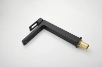 Смеситель для раковины BELZ B658 B11658-7 черный Смеситель для раковины BELZ B658 B11658-7 черный