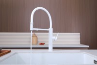 Смеситель для кухни Paulmark Ganymede Ga213199-WH с гибким изливом, белый матовый
