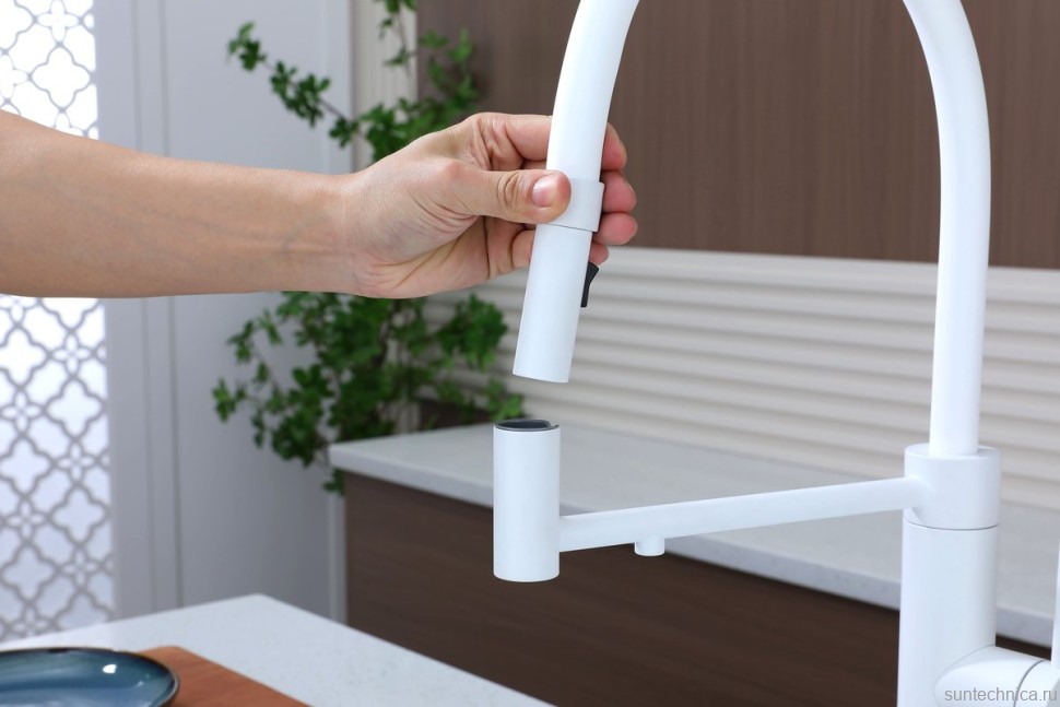 Смеситель для кухни Paulmark Ganymede Ga213199-WH с гибким изливом, белый матовый