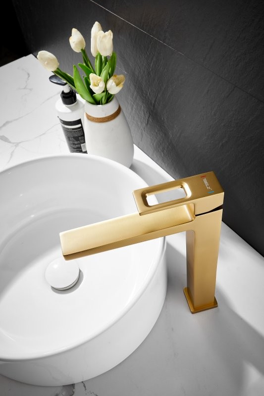 Смеситель для раковины BELZ B658 B11658-5 золото