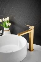 Смеситель для раковины BELZ B658 B11658-5 золото Смеситель для раковины BELZ B658 B11658-5 золото
