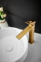 Смеситель для раковины BELZ B658 B11658-5 золото Смеситель для раковины BELZ B658 B11658-5 золото