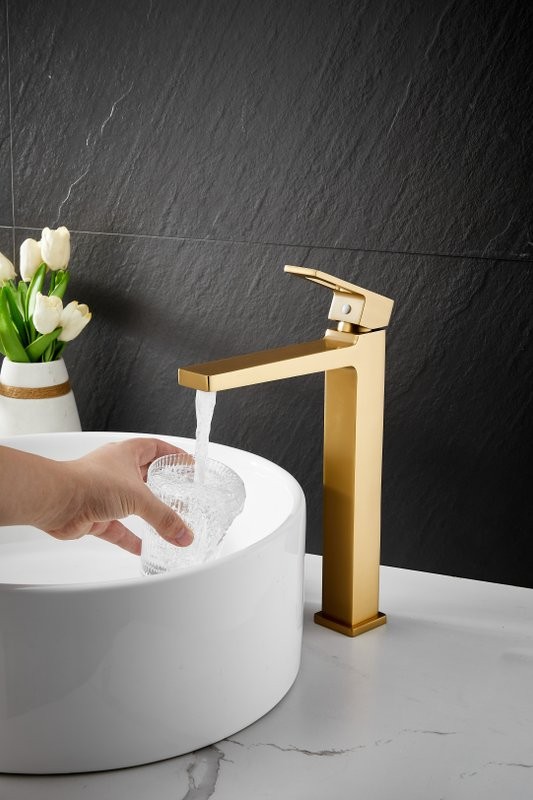 Смеситель для раковины BELZ B658 B11658-5 золото