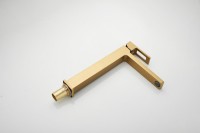 Смеситель для раковины BELZ B658 B11658-5 золото Смеситель для раковины BELZ B658 B11658-5 золото