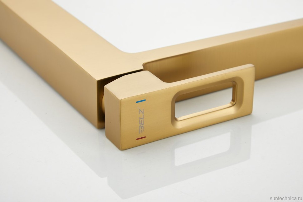 Смеситель для раковины BELZ B658 B11658-5 золото