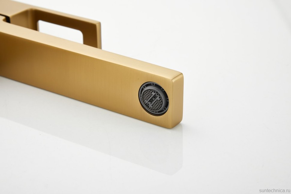 Смеситель для раковины BELZ B658 B11658-5 золото