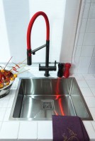 Смеситель для кухни Omoikiri Kanto PVD-GM с гибким изливом