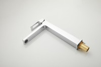 Смеситель для раковины BELZ B658 B11658 хром