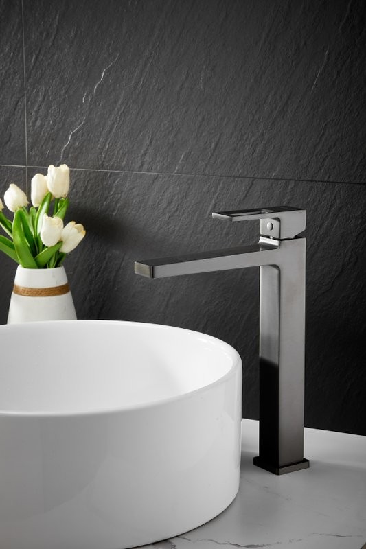 Смеситель для раковины BELZ B658 B11658-3 оружейная сталь