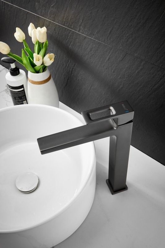 Смеситель для раковины BELZ B658 B11658-3 оружейная сталь