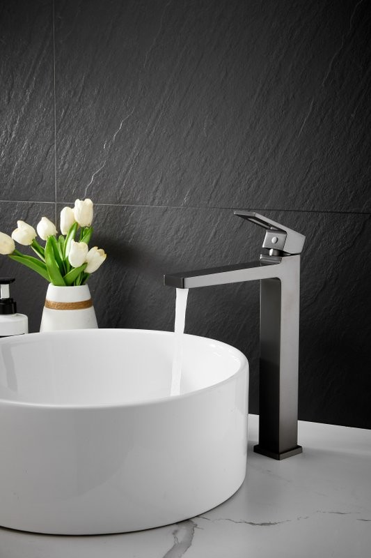 Смеситель для раковины BELZ B658 B11658-3 оружейная сталь