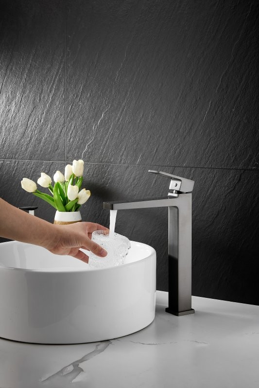 Смеситель для раковины BELZ B658 B11658-3 оружейная сталь