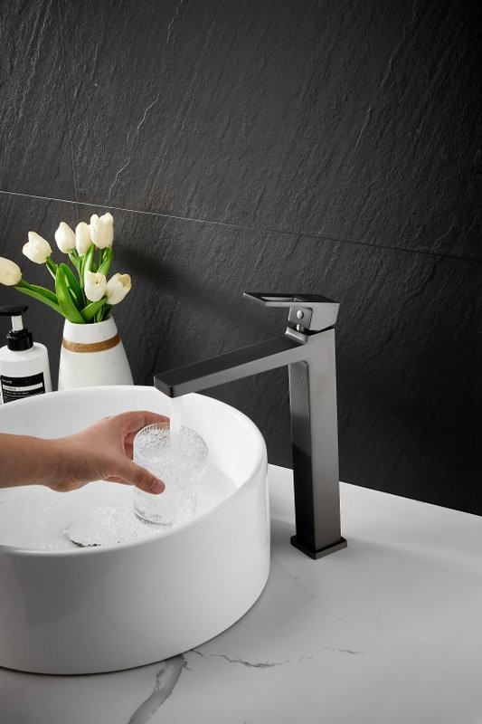 Смеситель для раковины BELZ B658 B11658-3 оружейная сталь