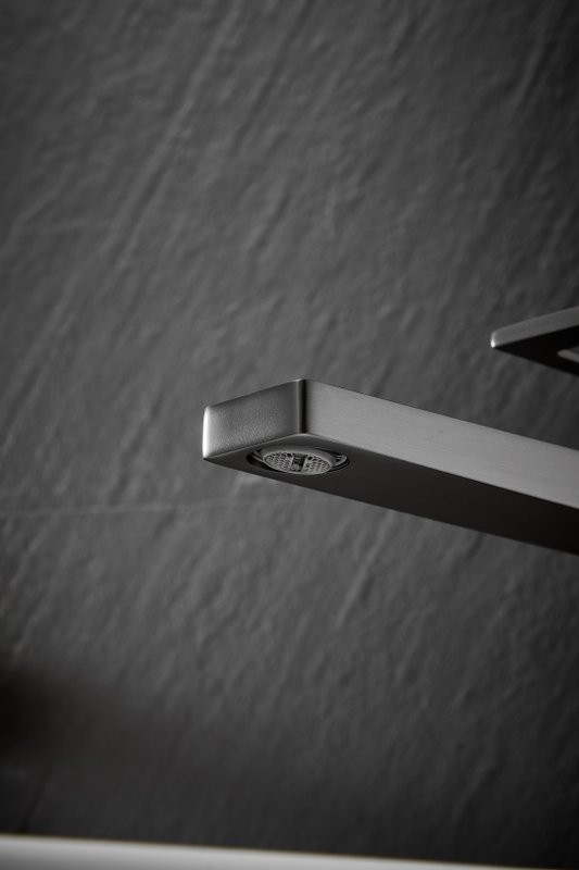 Смеситель для раковины BELZ B658 B11658-3 оружейная сталь