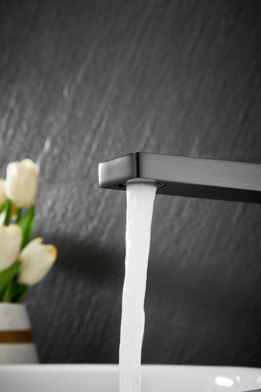 Смеситель для раковины BELZ B658 B11658-3 оружейная сталь