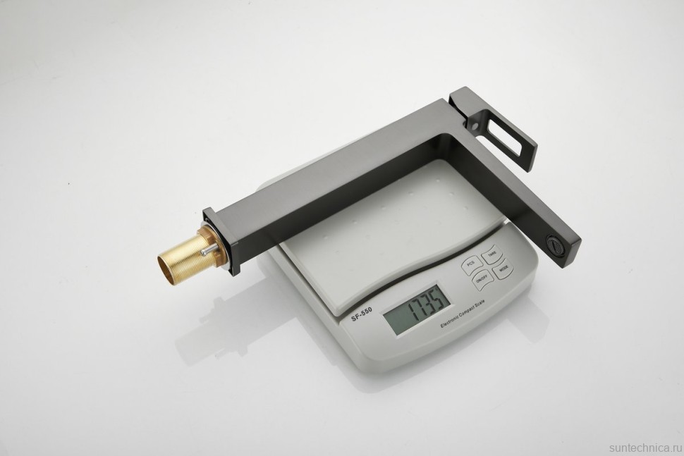 Смеситель для раковины BELZ B658 B11658-3 оружейная сталь