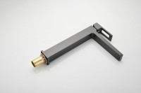 Смеситель для раковины BELZ B658 B11658-3 оружейная сталь Смеситель для раковины BELZ B658 B11658-3 оружейная сталь