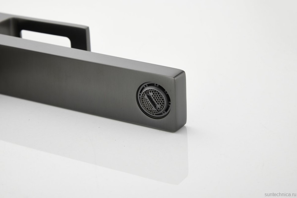 Смеситель для раковины BELZ B658 B11658-3 оружейная сталь