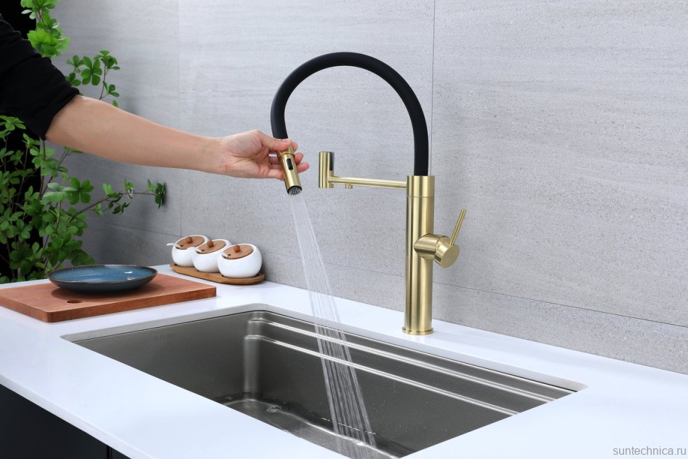 Смеситель для кухни Paulmark Ganymede Ga213199-LG с гибким изливом, светлое золото