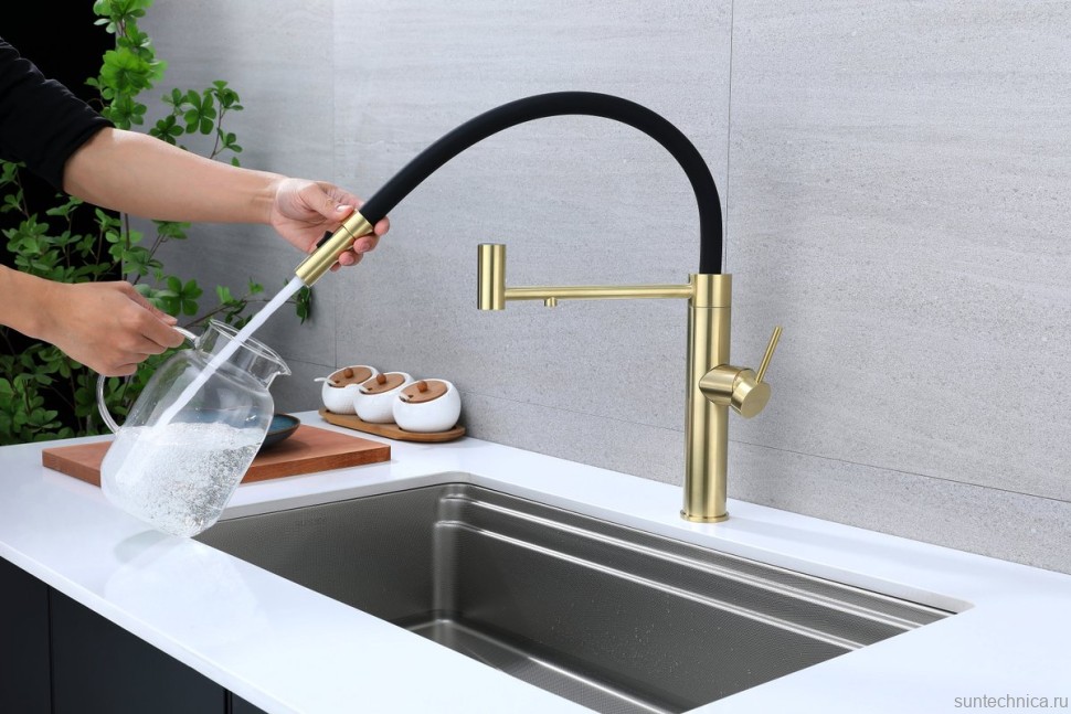 Смеситель для кухни Paulmark Ganymede Ga213199-LG с гибким изливом, светлое золото