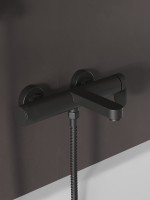 Смеситель для ванны с душем Agger Sweet A2710044 черный матовый Смеситель для ванны с душем Agger Sweet A2710044 черный матовый