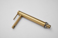 Смеситель для раковины BELZ B813 B11813-5 золото Смеситель для раковины BELZ B813 B11813-5 золото