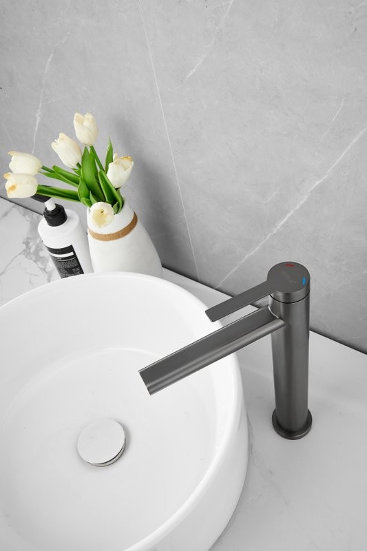 Смеситель для раковины BELZ B813 B11813-3 оружейная сталь