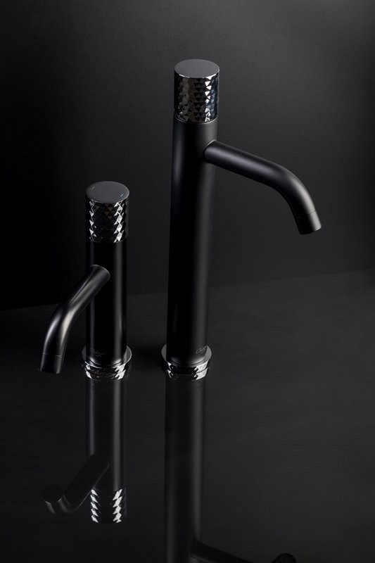 Смеситель для раковины Boheme Stick 122-BCR black diamond chrome