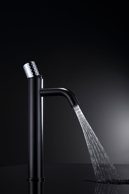 Смеситель для раковины Boheme Stick 122-BCR black diamond chrome