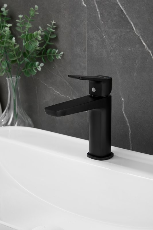 Смеситель для раковины BELZ B715 B10715-7 черный