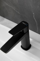 Смеситель для раковины BELZ B715 B10715-7 черный Смеситель для раковины BELZ B715 B10715-7 черный